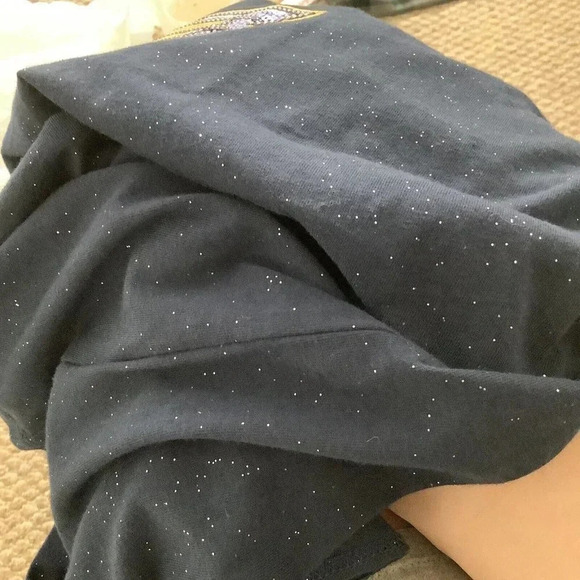 NBA New Orleans Pelicans Size Large Long Sleeve Shimmery Tee. New With Tags - Picture 8 of 9